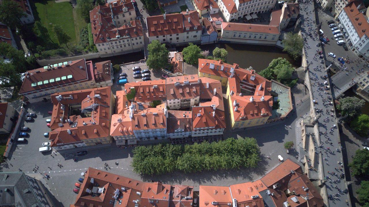 Hotel At The Golden Scissors Prága Kültér fotó