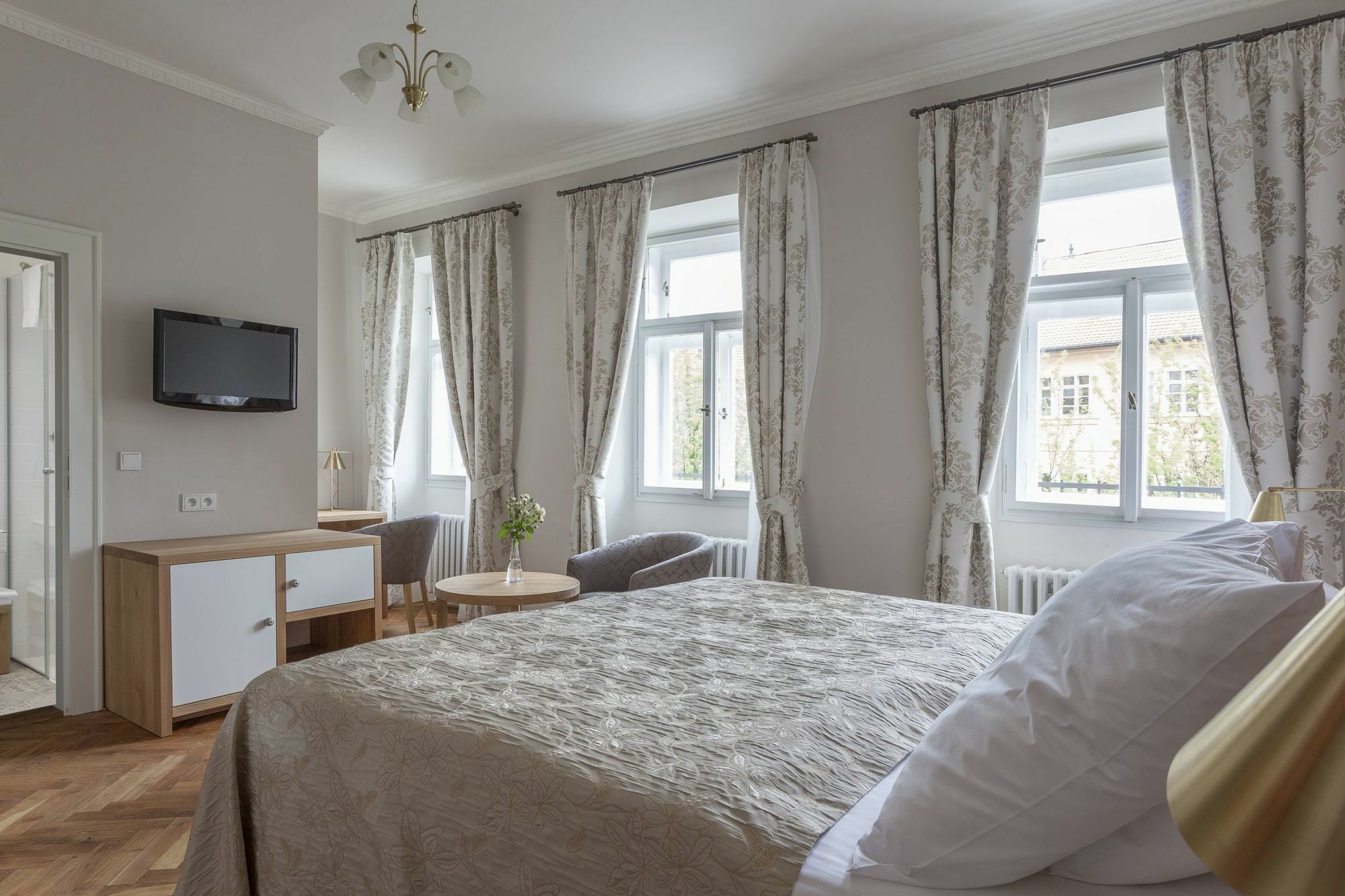 Hotel At The Golden Scissors Prága Kültér fotó
