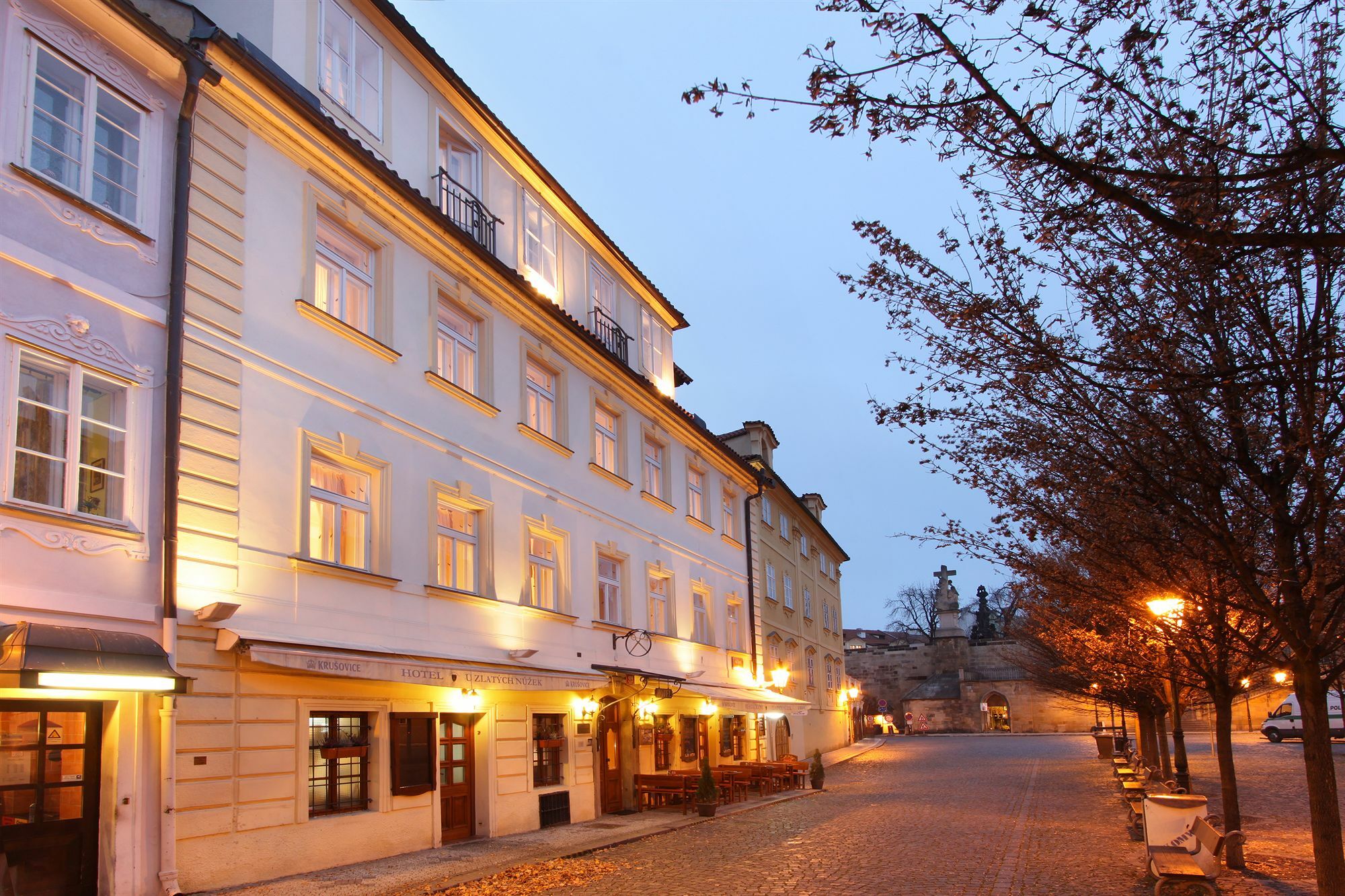 Hotel At The Golden Scissors Prága Kültér fotó