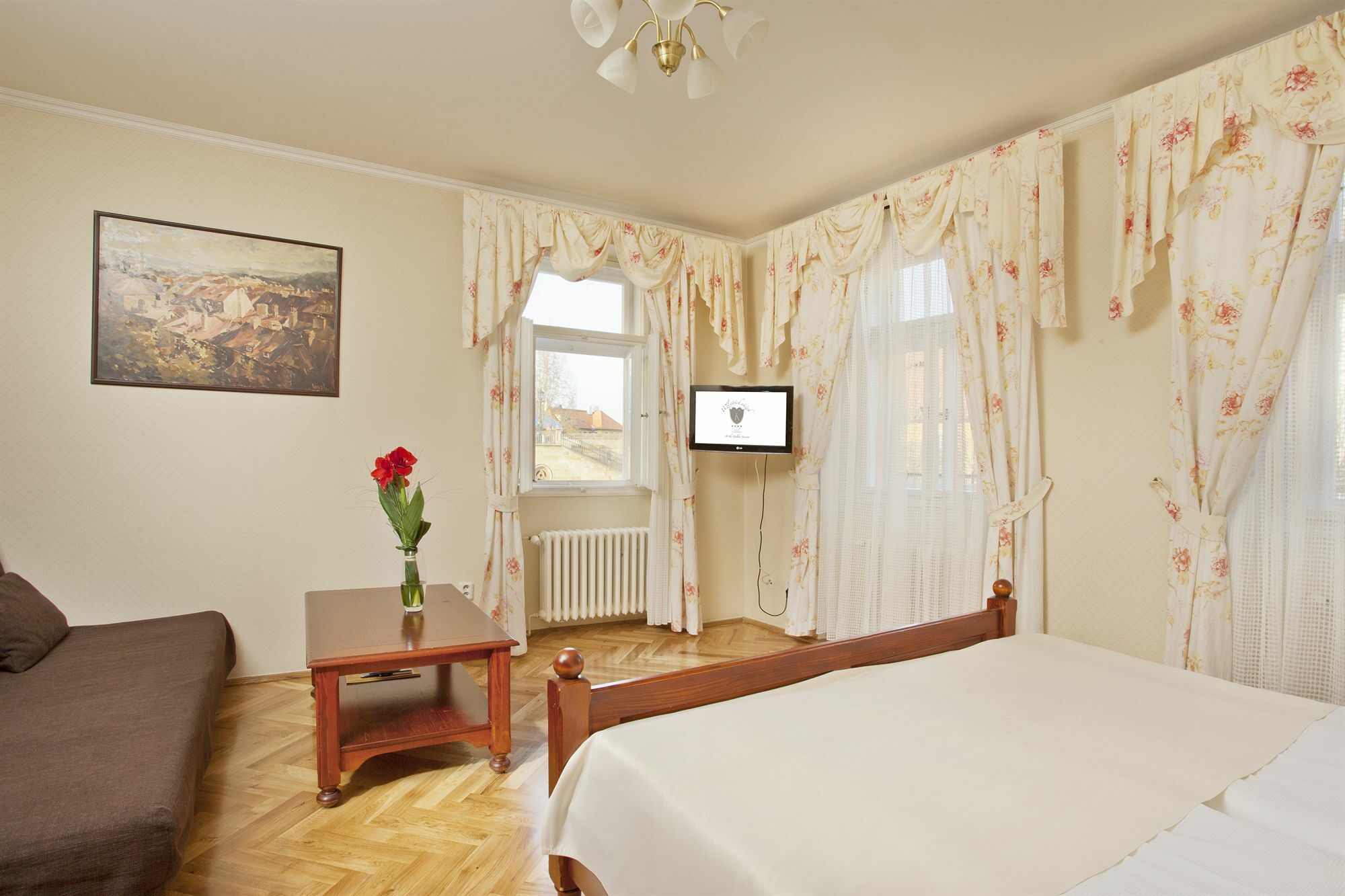Hotel At The Golden Scissors Prága Kültér fotó